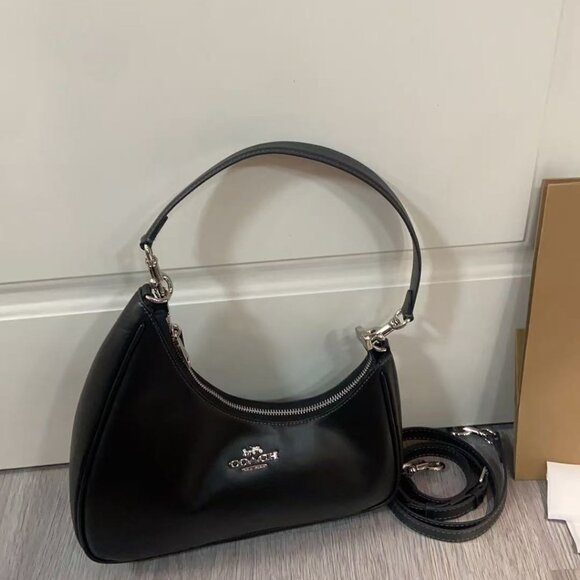 Coach Handbags - Coach 🖤 Ashton New